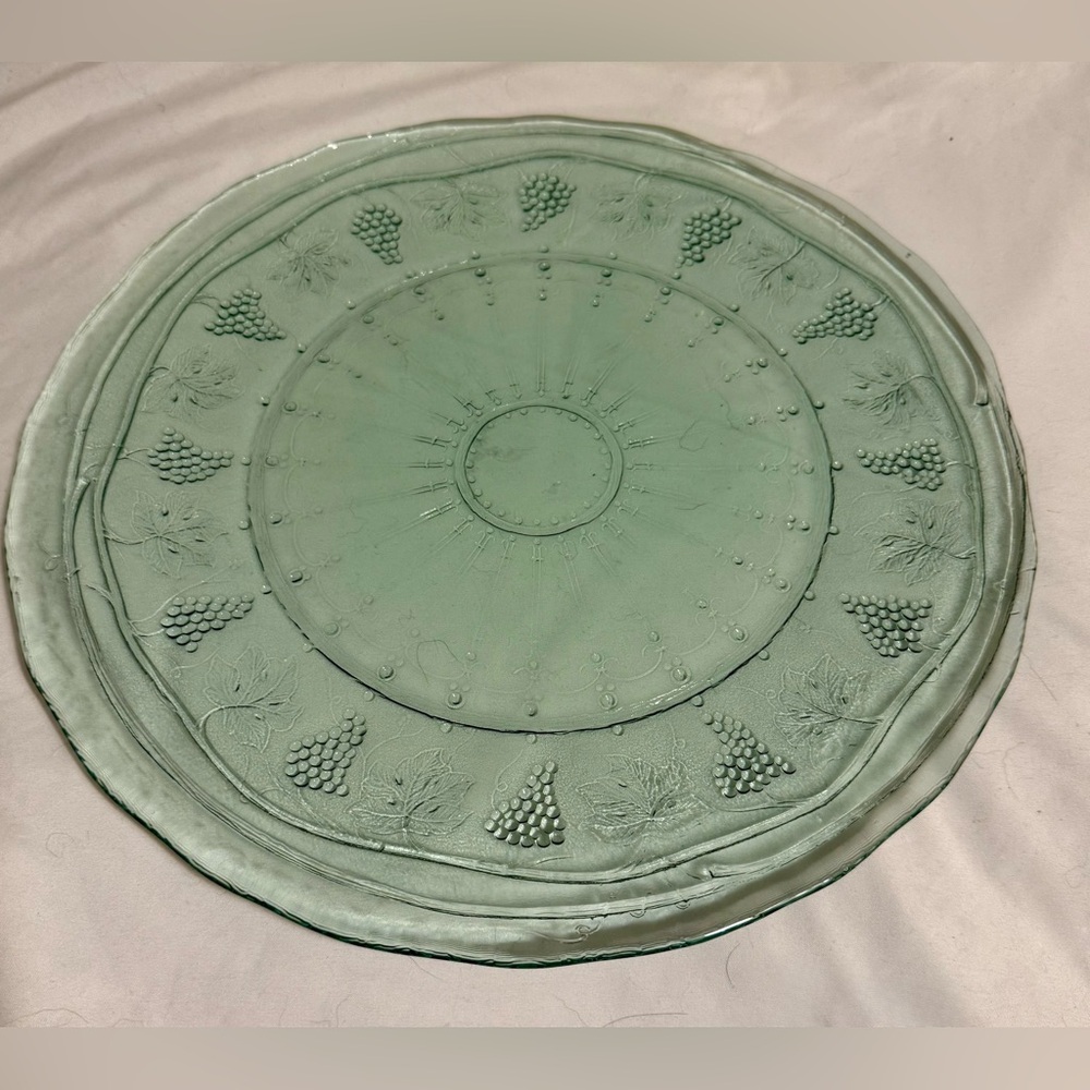 Arcoroc Minos Jade sea green glass platter grapevine pattern. 12.5” France